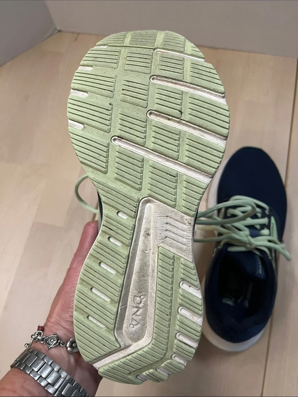 Brooks Navy Blue & Mint Green Sneakers Women’s 6.5 Medium